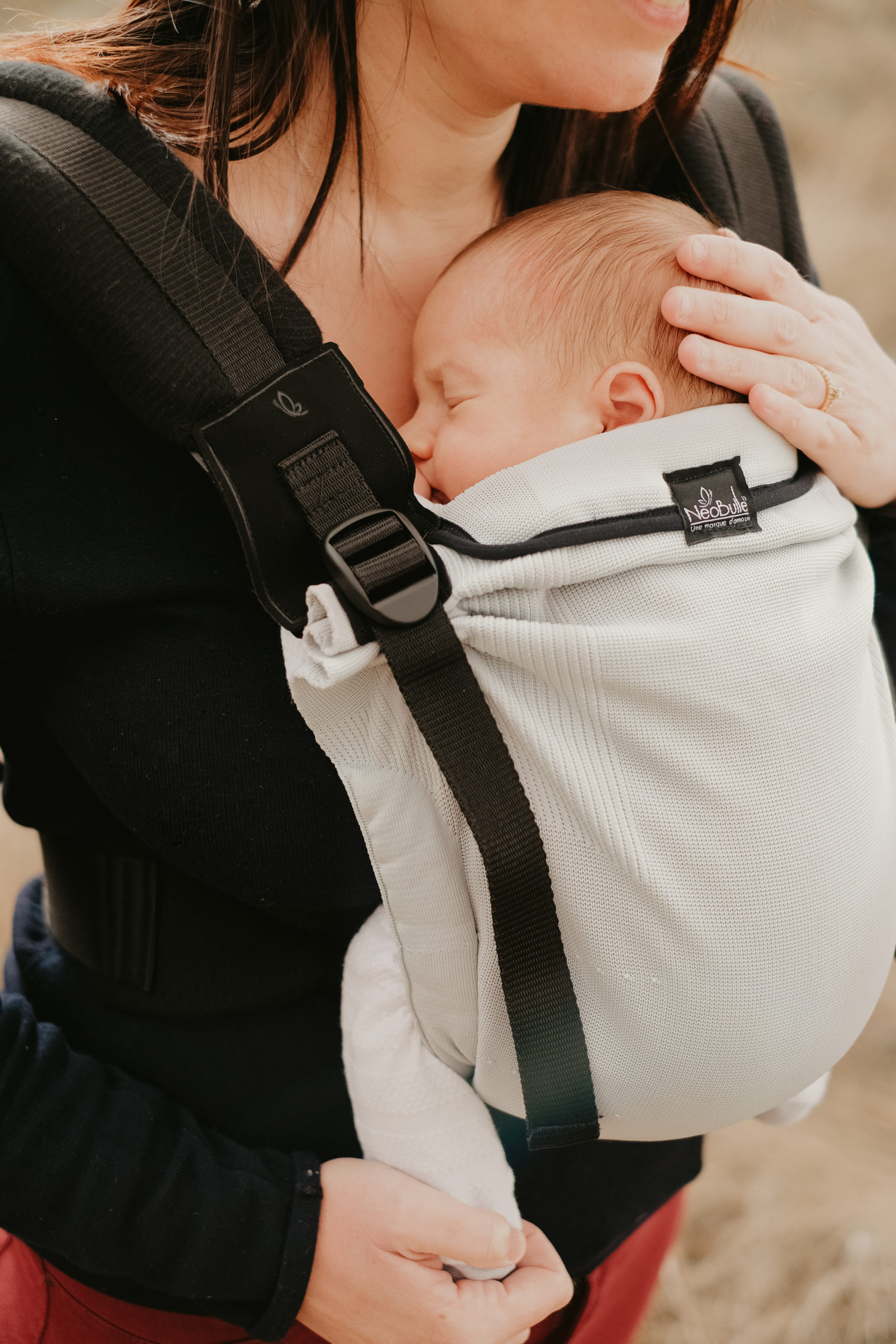 Porte-bébé My Néo Neobulle gris, portage dès la naissance, nouveau-né, position physiologique - Etoiles en portage