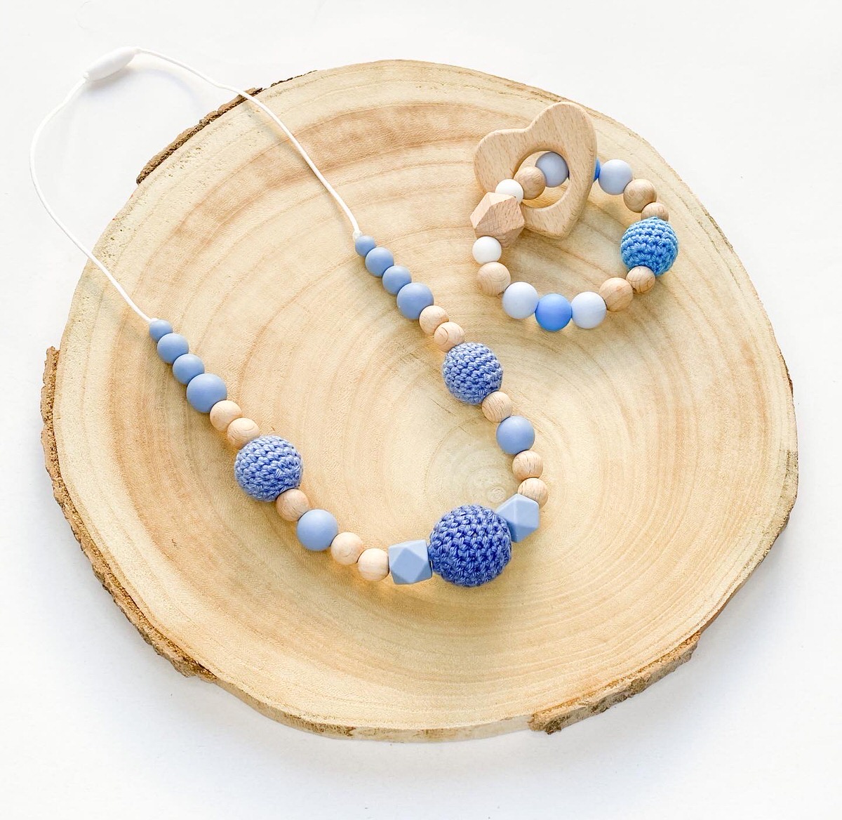 Colliers avec perles en silicone, en bois et crochetées
