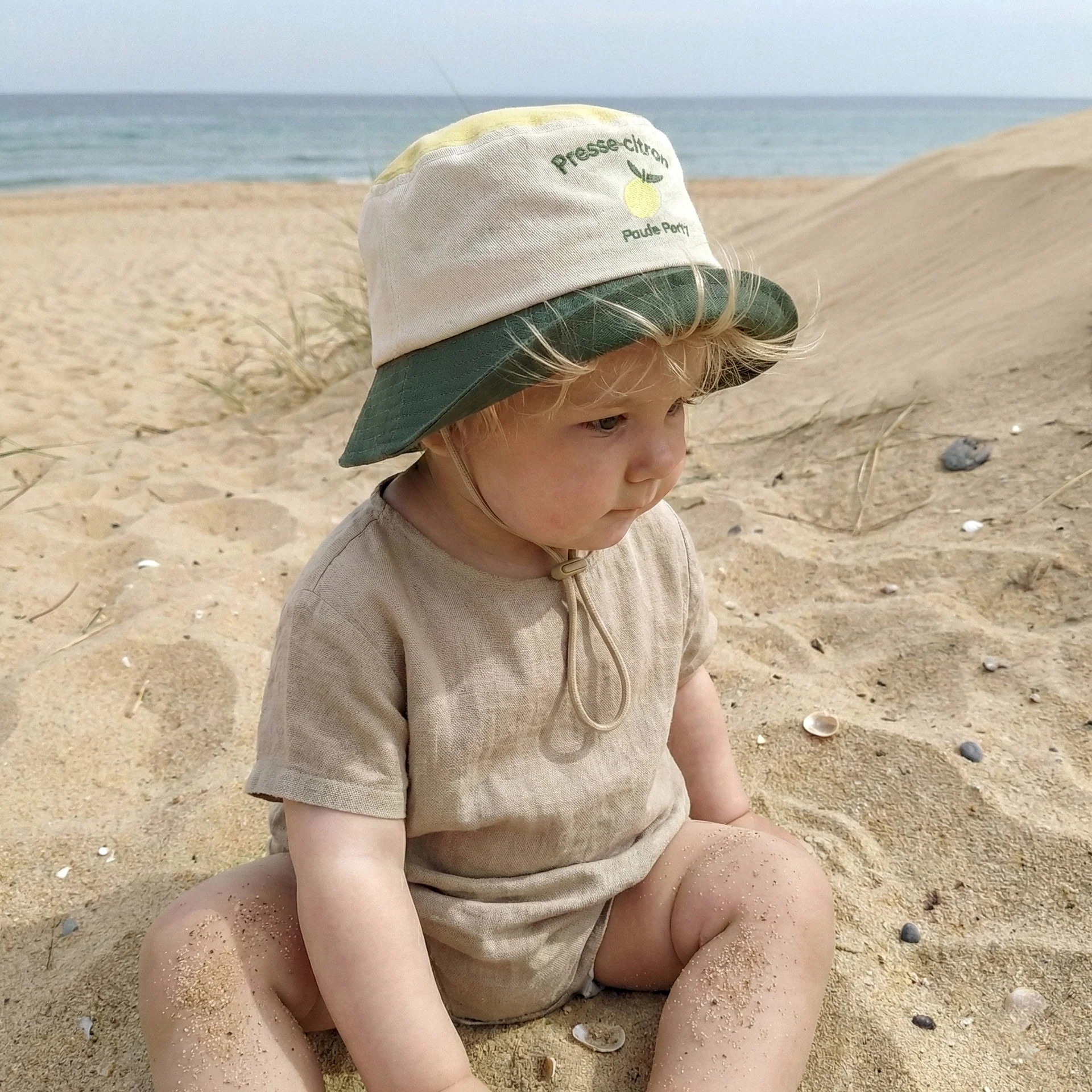 Bob soleil enfant citron Poule Party jaune et vert – coton biologique GOTS – Étoiles en portage