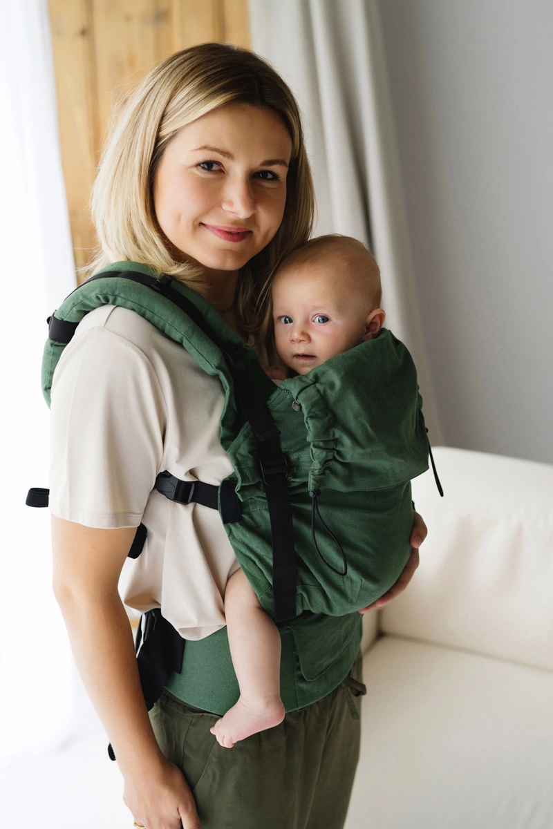 Porte-bébé physiologique Little Frog Prime Linen Matcha v3 - Etoiles en portage