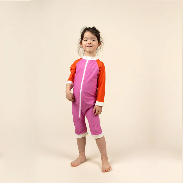 Combishort anti-UV Ki ET LA Rose/Rouge, protection solaire UPF 50+, tissu certifié Oeko-Tex, capteur UV - Etoiles en portage
