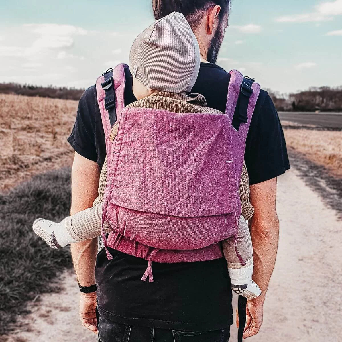 Porte-bébé Buckle HOPPEDIZ Majorque : préformé à clips physiologique et évolutif, adapté de la taille 56 à la taille 86 (20 kg). Livraison en Suisse.