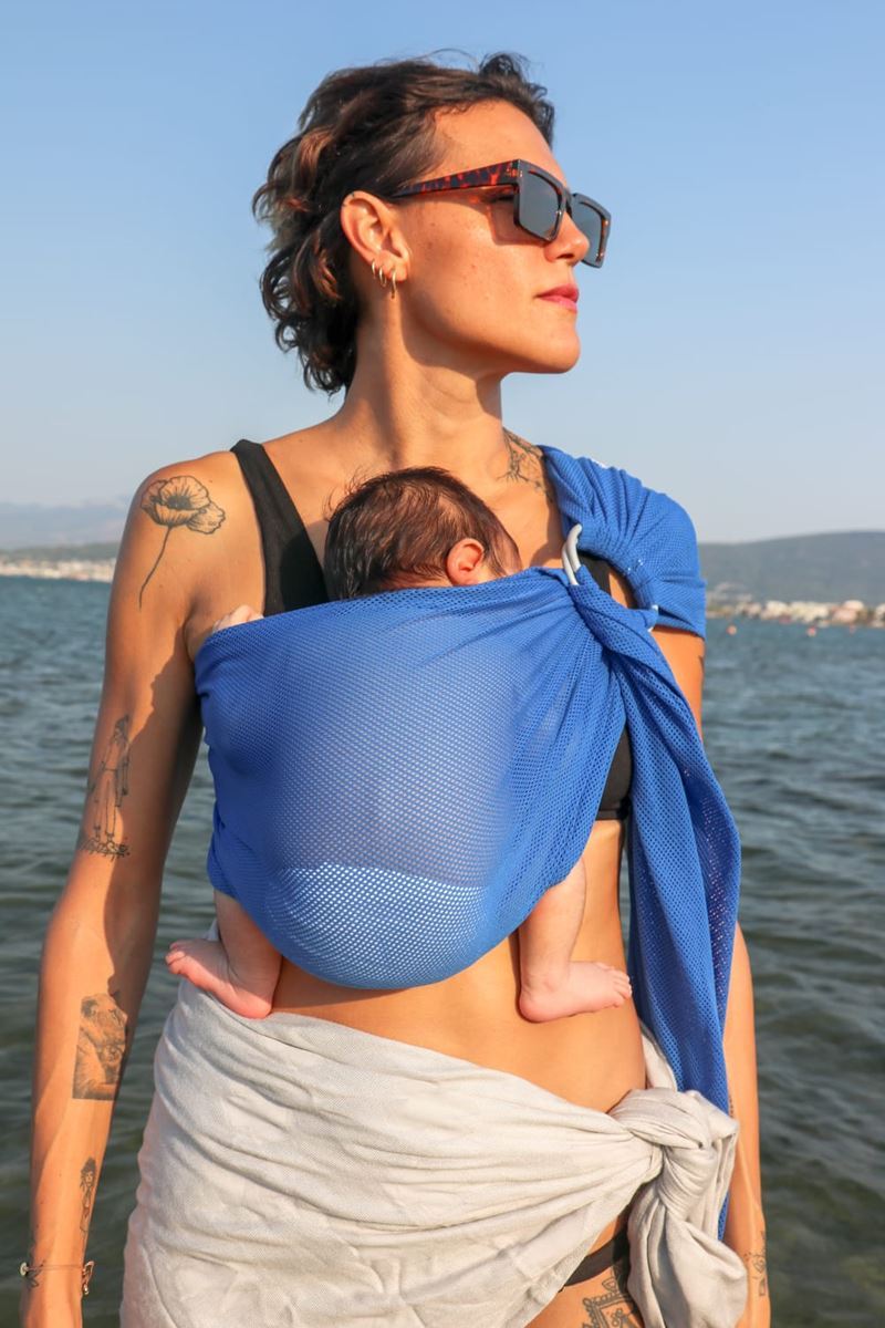 Sling eau NEKO Bleu Aqua Ring Sling | Portage aquatique dès la naissance, tissu mesh respirant - Etoiles en portage Suisse