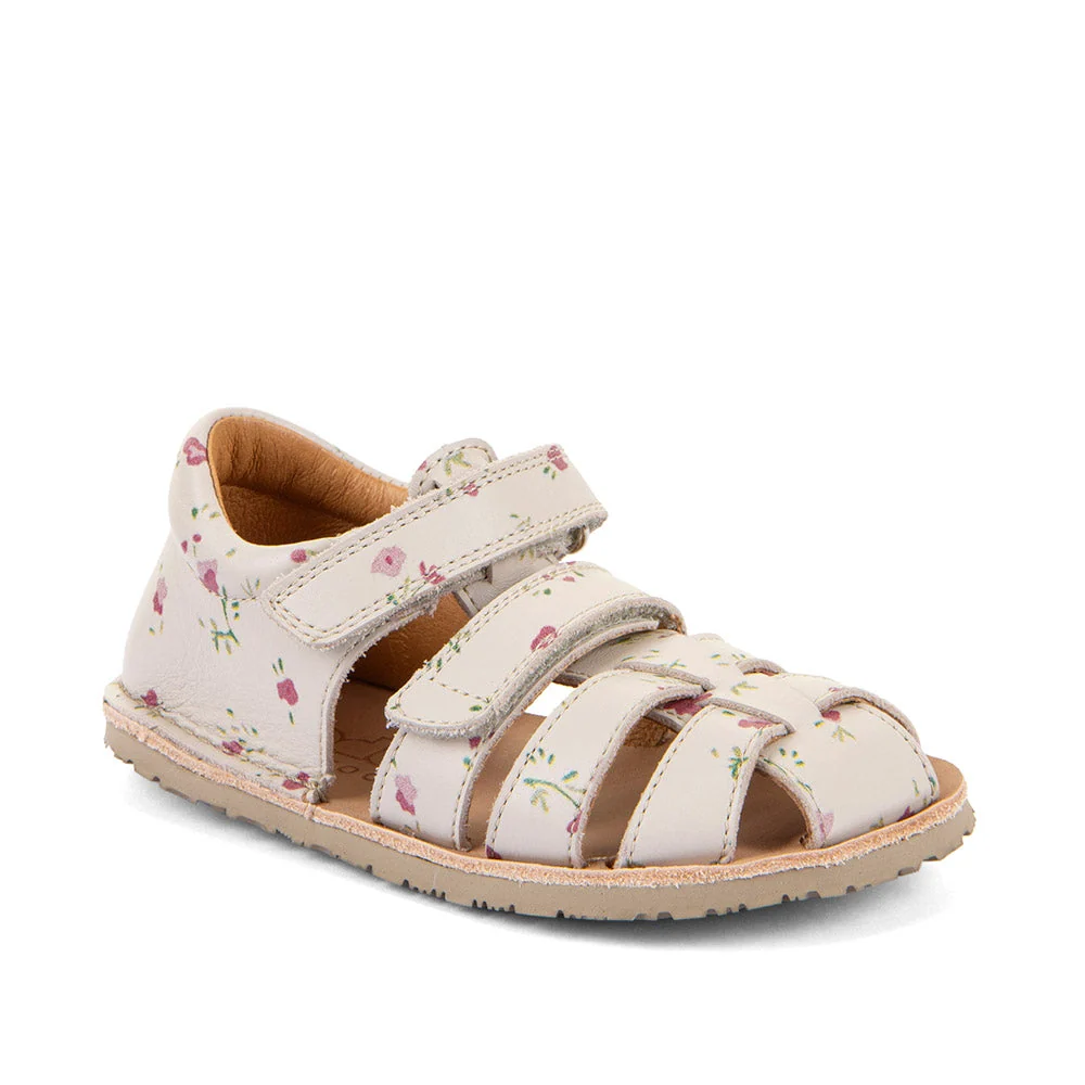 Les Sandales Barefoot Froddo Flexy F Flowers : souples, légères et confortables. Idéales pour accompagner votre enfant au quotidien en été - Etoiles en portage