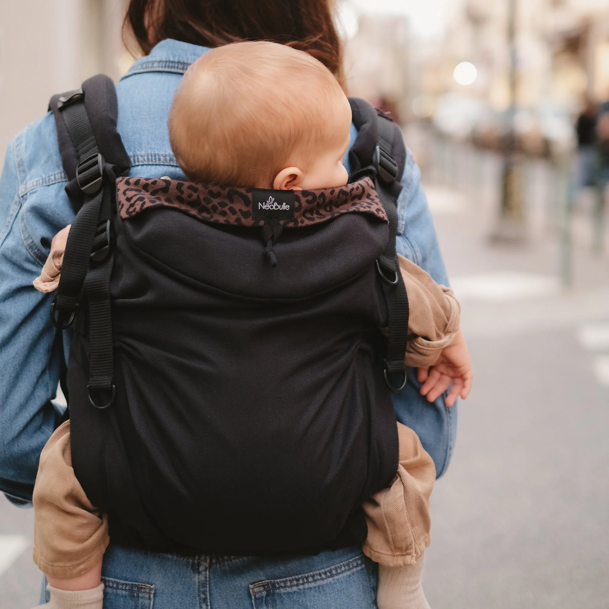 Porte-bébé NEOBULLE Néo Plus Léopard de 3/4 mois à 3/4 ans, double accroche bretelles. Portage devant et dos, idéal quotidien et randonnée - Etoiles en portage