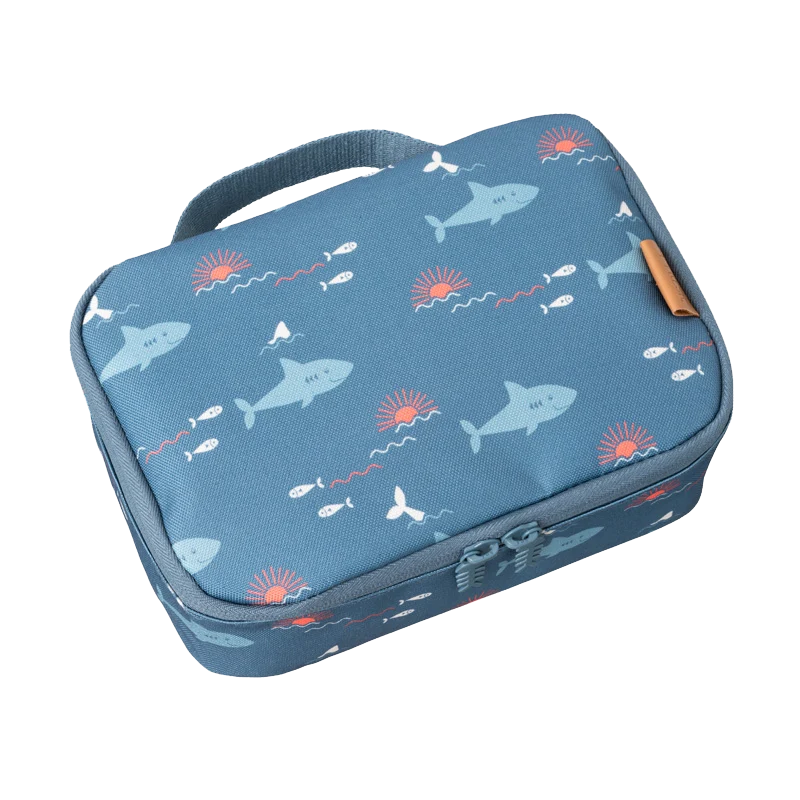 Sac isotherme FRESK Shark lunch bag en PET recyclé, idéal pour transporter le repas des enfants à l'école, à la crèche ou en pique-nique - Etoiles en portage