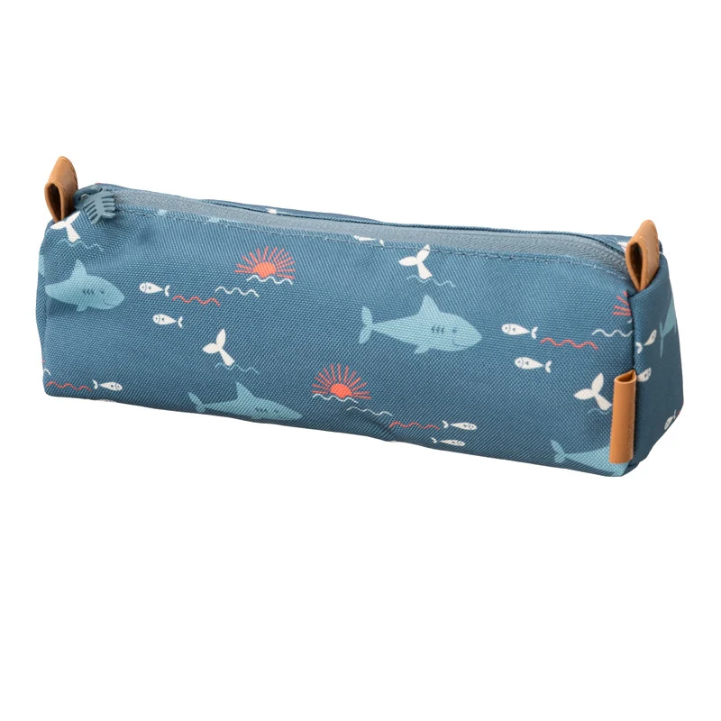Trousse scolaire FRESK Shark en PET recyclé. Une trousse élégante, pratique et résistante pour accompagner les enfants à l'école - Etoiles en portage