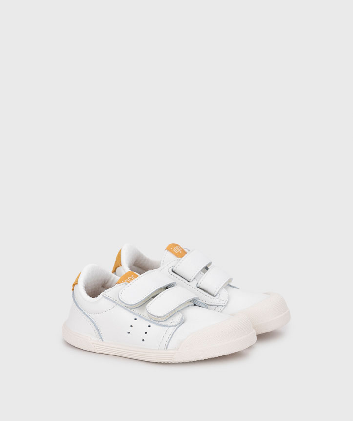 Baskets barefoot IGOR Tennis Mostaza en cuir blanc avec détails moutarde. Zéro drop, semelle souple, double scratch et semelle amovible - Etoiles en portage