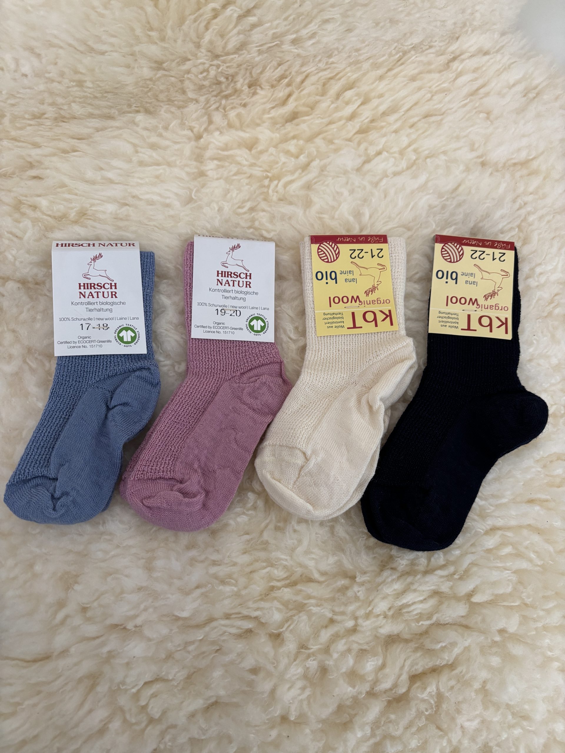 Chaussettes enfant laine bio HIRSCH NATUR en 100 % laine vierge biologique. Douces, respirantes et peu épaisses, fabriquées en Allemagne - Etoiles en portage