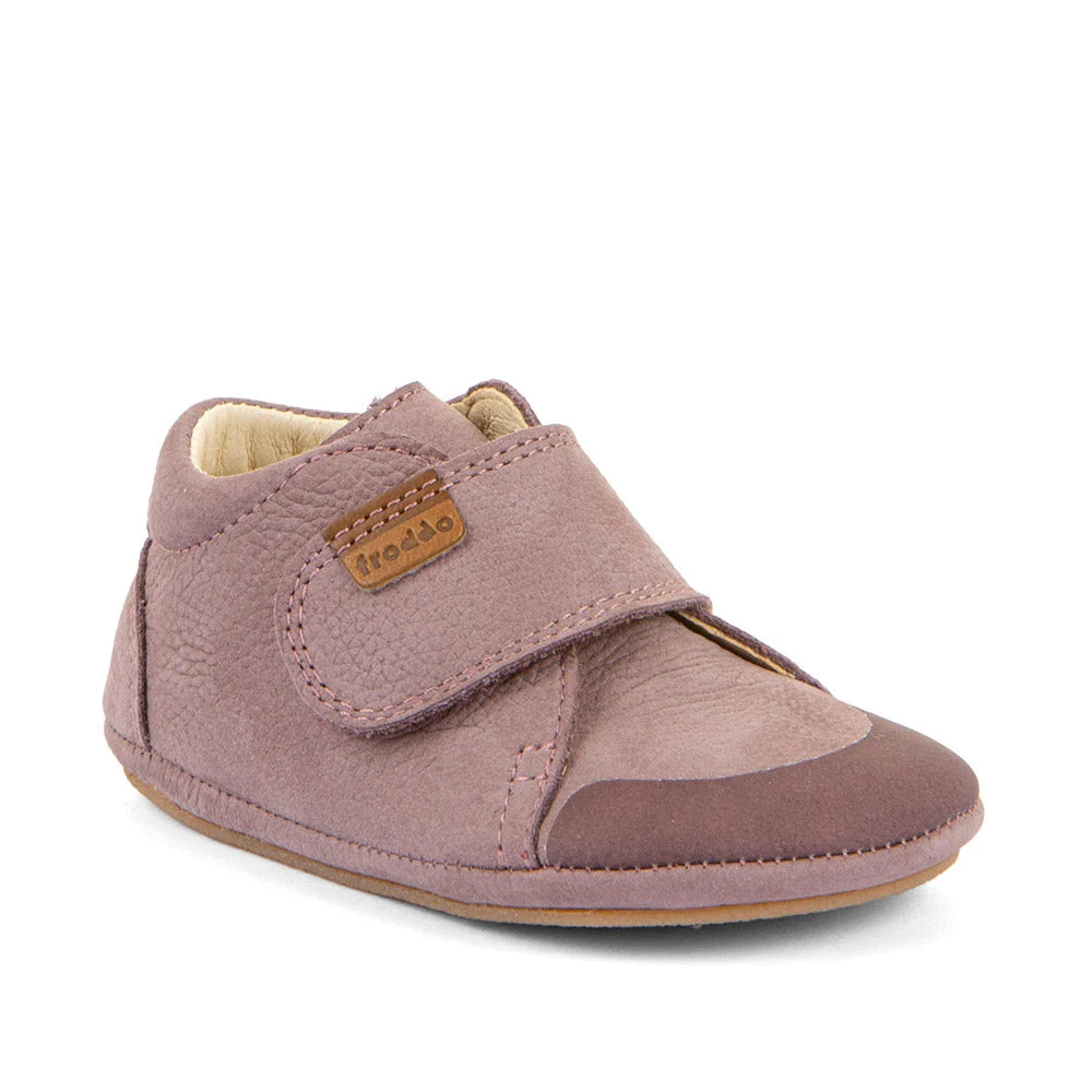 Chaussures barefoot FRODDO First Walk Dark Pink : légères pour les premiers pas. Nubuck déperlant, cuir sans chrome et semelle flexible - Etoiles en portage