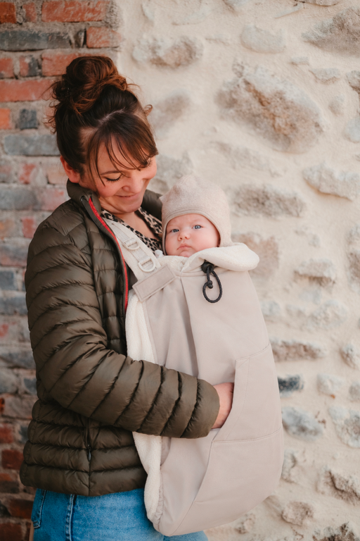 Couverture de portage NEOBULLE Greige 3 en 1 pour garder bébé au chaud en automne et hiver. Porte-bébé, écharpe, sling, cosy et poussette - Etoiles en portage