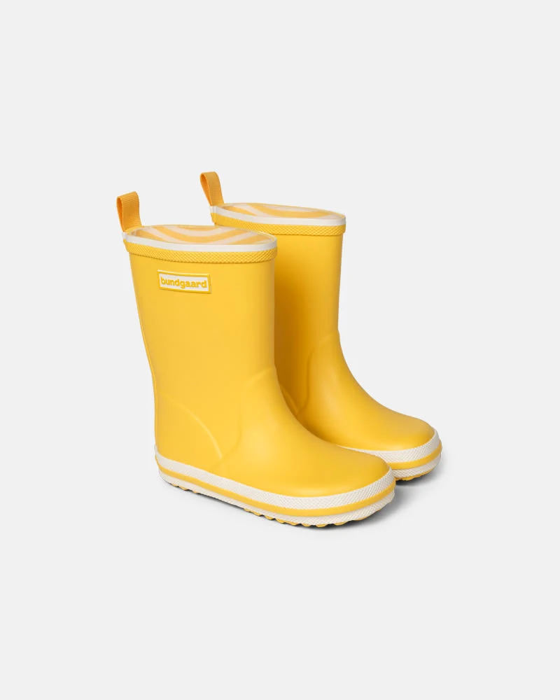 Bottes pluie barefoot BUNDGAARD Charly Sunflower : des bottes barefoot en caoutchouc naturel, souples, larges à l'avant et imperméables - Etoiles en portage