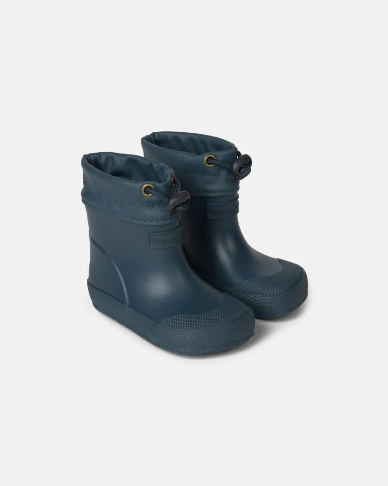 Bottes pluie barefoot BUNDGAARD Cover Navy en caoutchouc naturel, larges, légères et très souples, pensées pour les premiers pas - Etoiles en portage