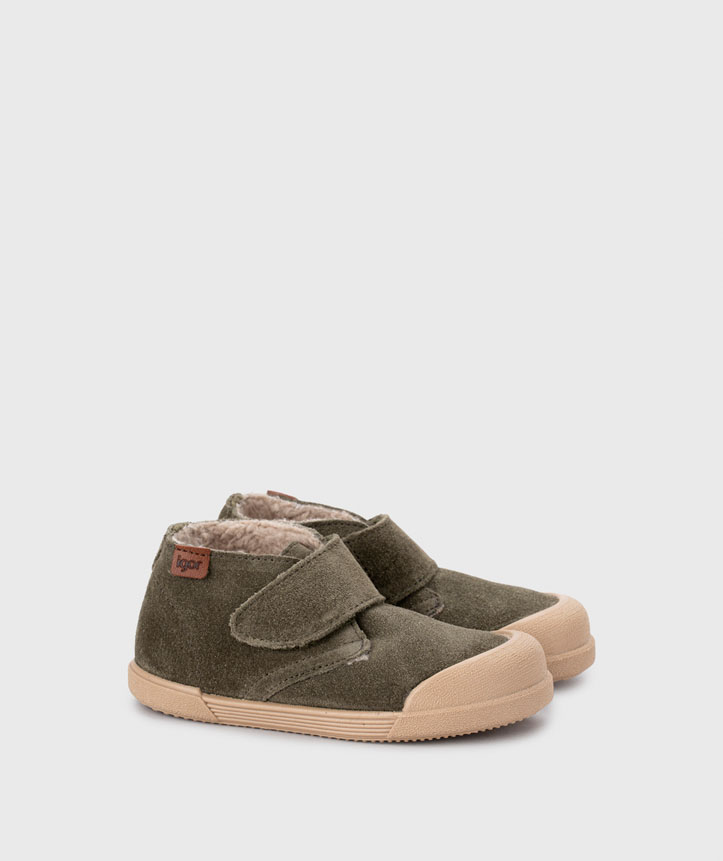 Bottines barefoot IGOR Tui Borrego Musgo chaussures enfant en cuir suédé vert mousse, doublure chaude et semelle flexible zéro drop - Etoiles en portage